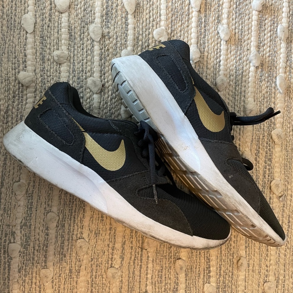 Nike Women’s 8.5 Black and Gold Sneakers